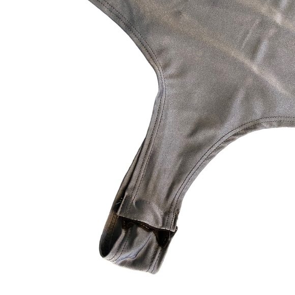 Half Zip fitted Body Suit with snap closure - Picture 5 of 5